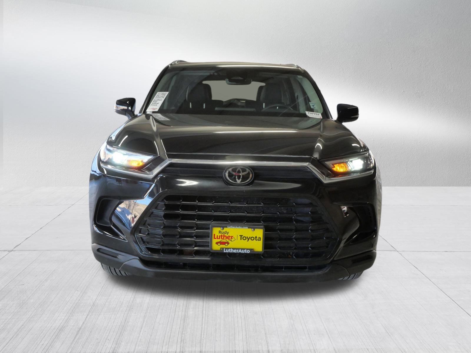 Certified 2025 Toyota Grand Highlander AWD image 2