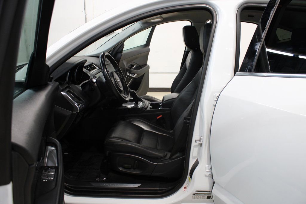 Used 2018 Jaguar E-PACE S image 15