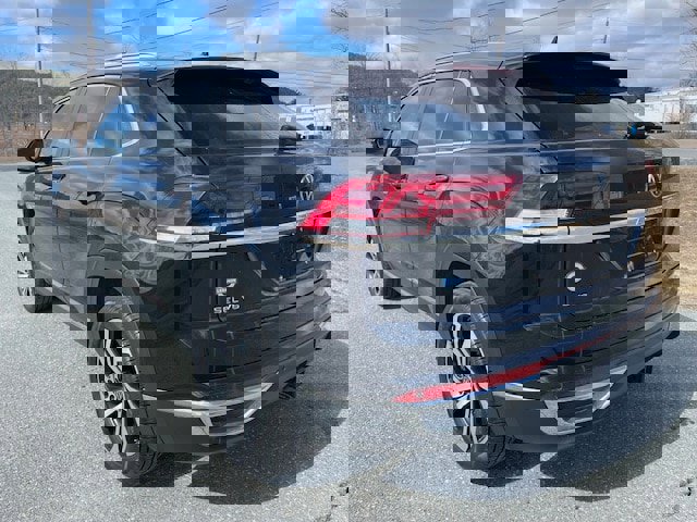 Used 2023 Volkswagen Atlas Cross Sport SEL image 2