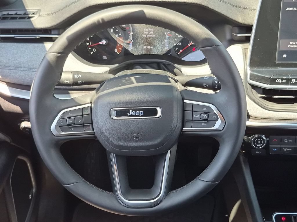 Used 2025 Jeep Compass Latitude w/ Sun & Sound Group AWD/4WD image 23