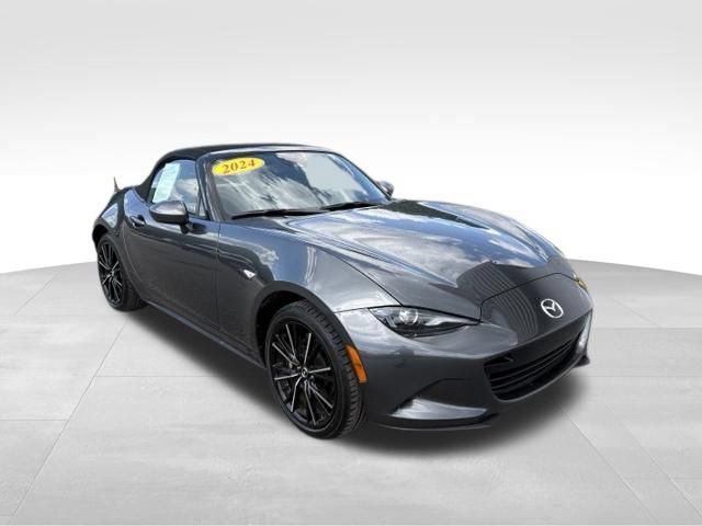 Used 2024 MAZDA MX-5 Miata Grand Touring RWD image 8