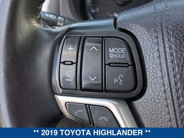 Used 2019 Toyota Highlander SE w/ Carpet Mat Package (TMS) image 14