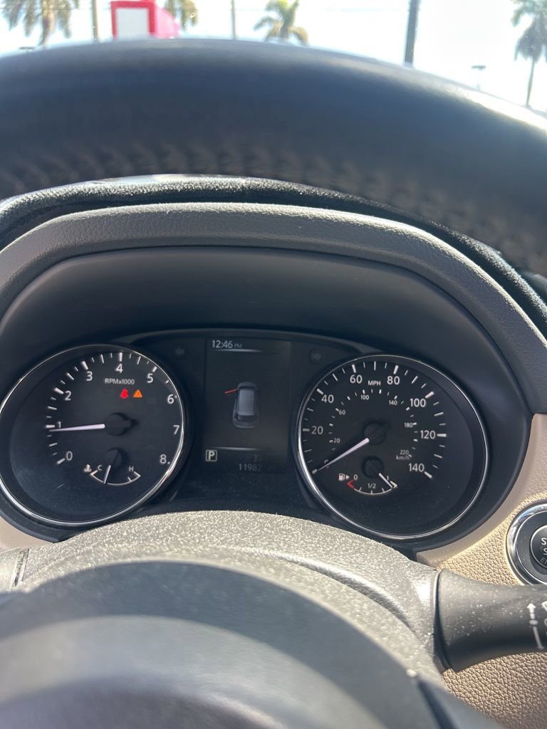 Used 2017 Nissan Rogue SV image 5