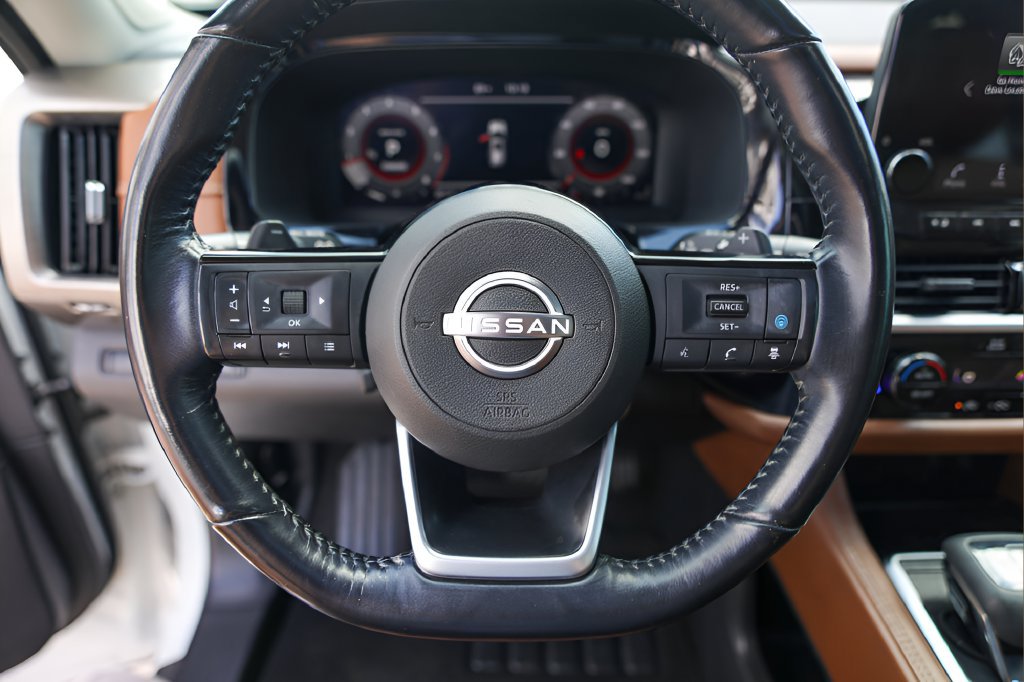 Used 2022 Nissan Pathfinder Platinum w/ Lighting Package (N93) FWD image 12