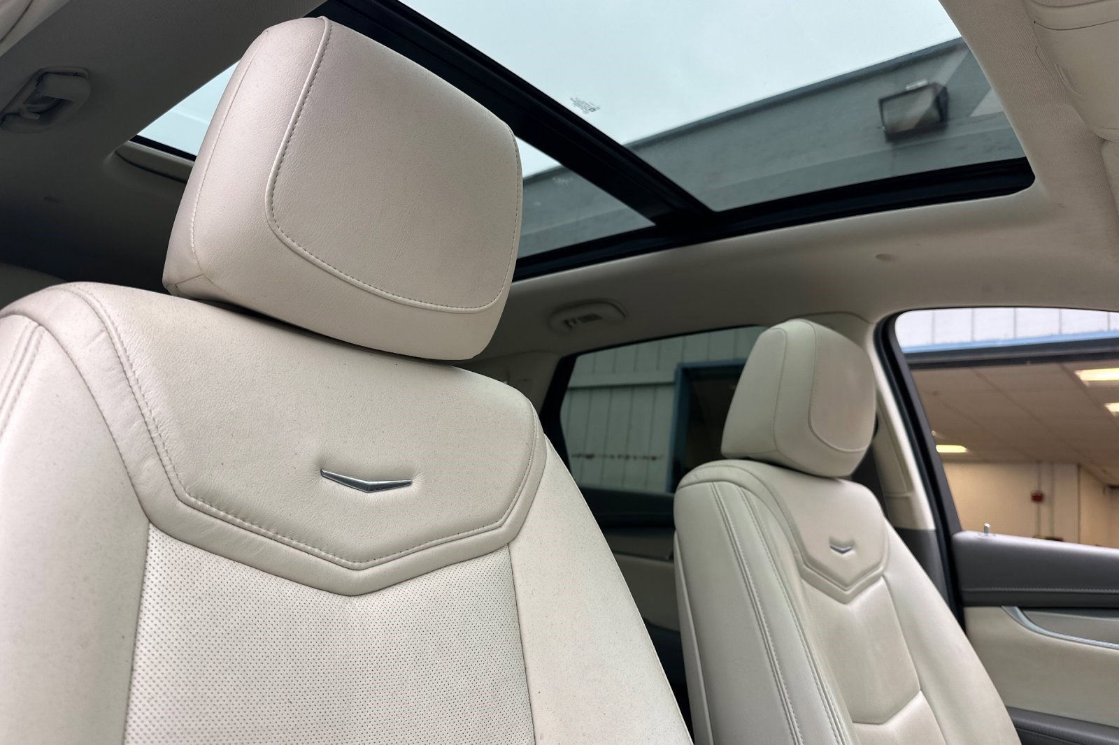 Used 2018 Cadillac XT5 Luxury w/ Driver Awareness Package image 16