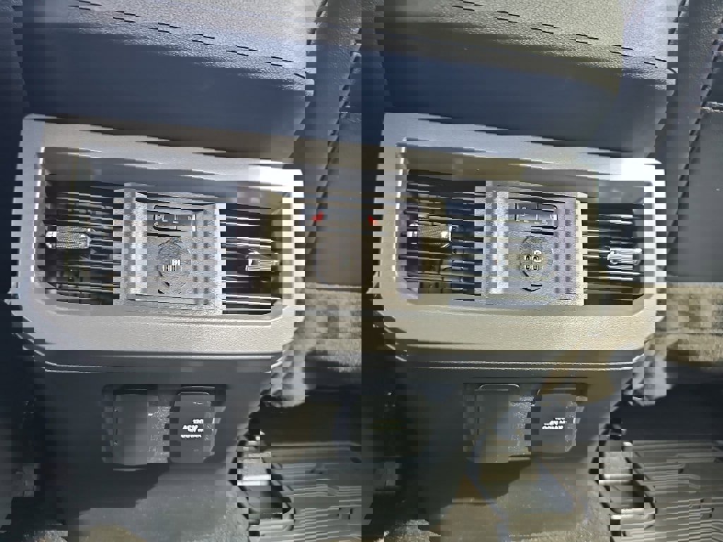 Used 2024 Ford F250 Lariat w/ Black Appearance Package image 26