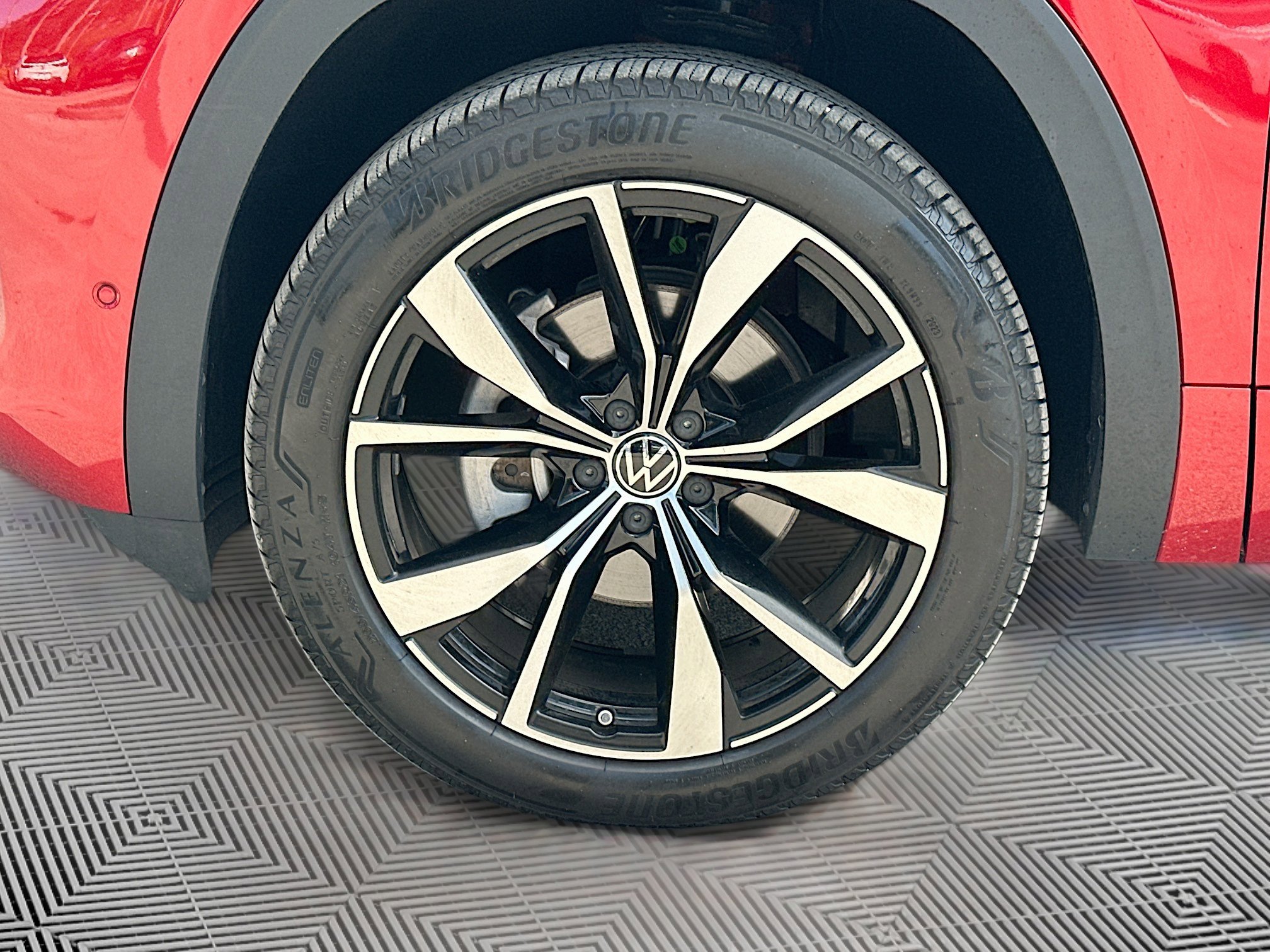 Used 2024 Volkswagen Atlas SEL Premium R-Line image 40