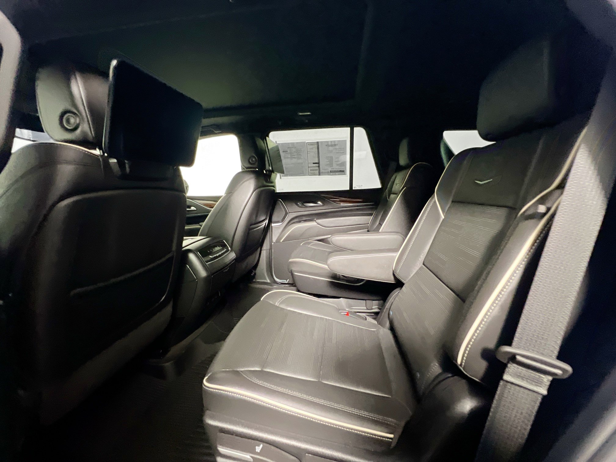 Used 2024 Cadillac Escalade Premium Luxury w/ Performance Package AWD/4WD image 28