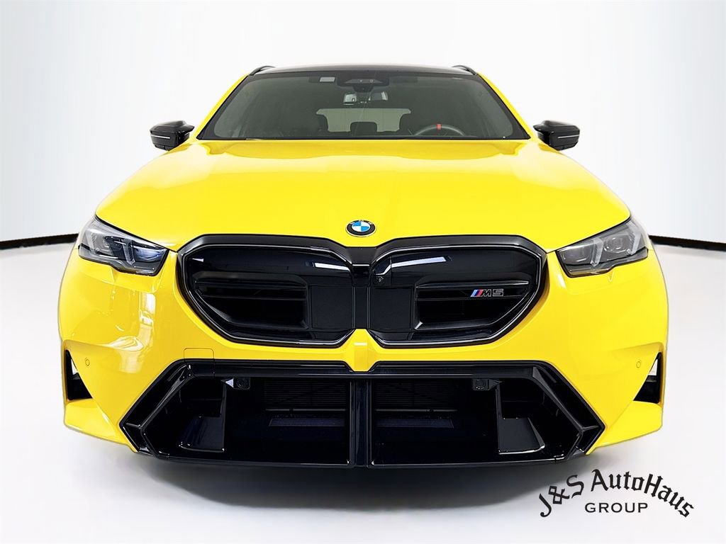 Used 2025 BMW M5 Touring image 2