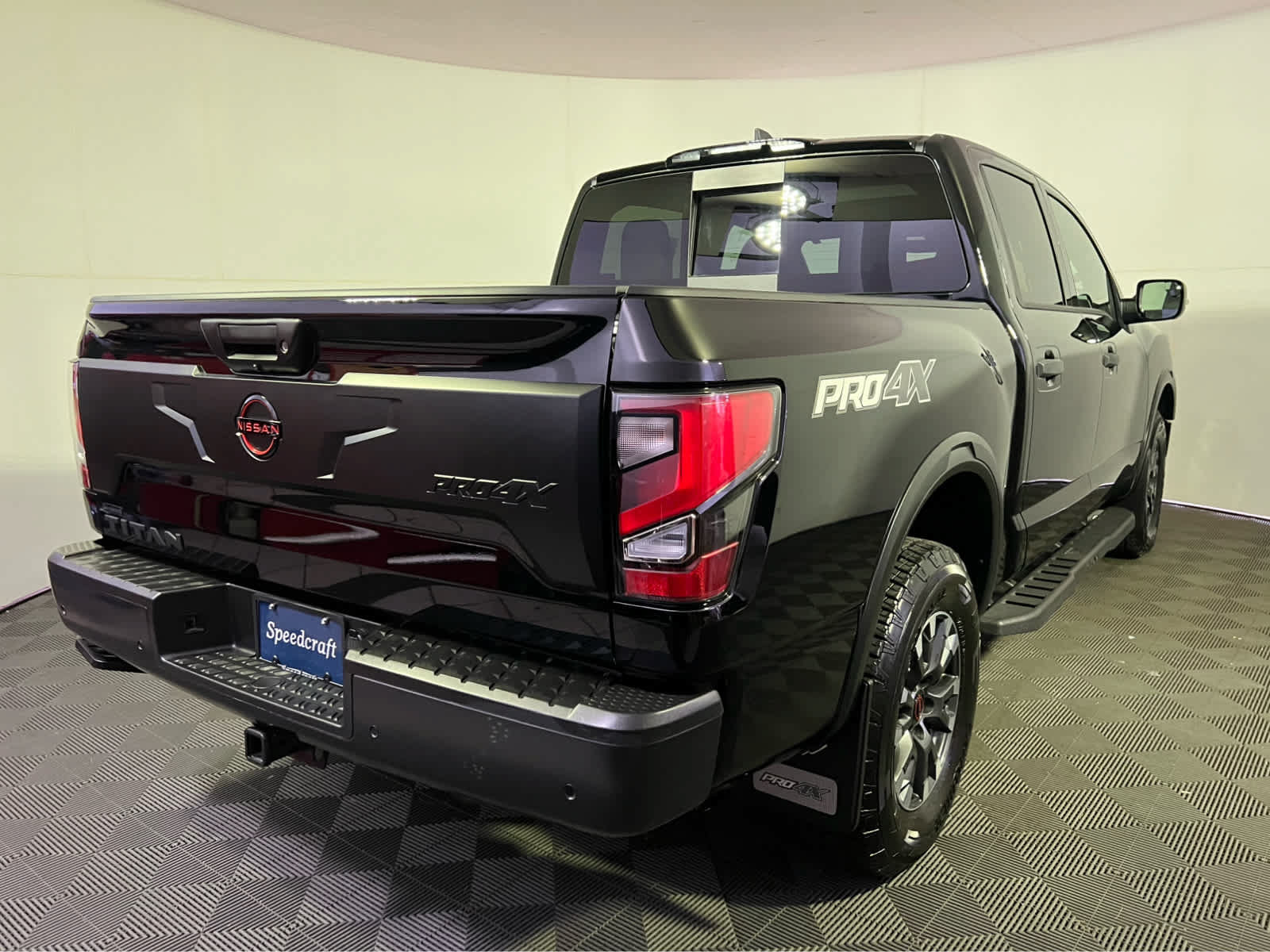 Certified 2024 Nissan Titan PRO-4X w/ Pro-4x Convenience Package AWD/4WD image 7
