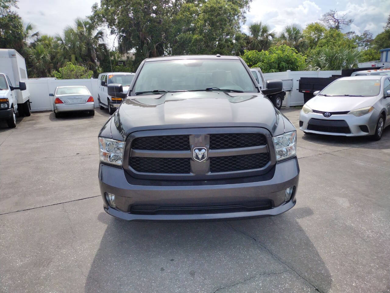 Used 2017 RAM 1500 Express image 3