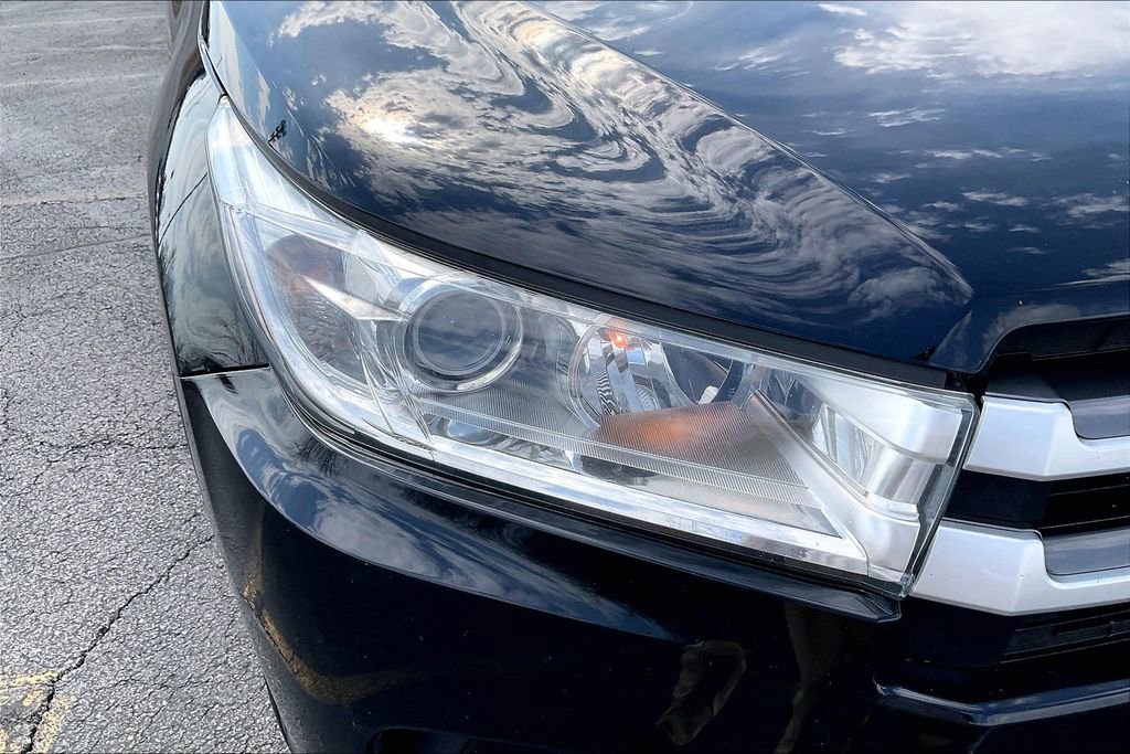Used 2019 Toyota Highlander XLE AWD/4WD image 32