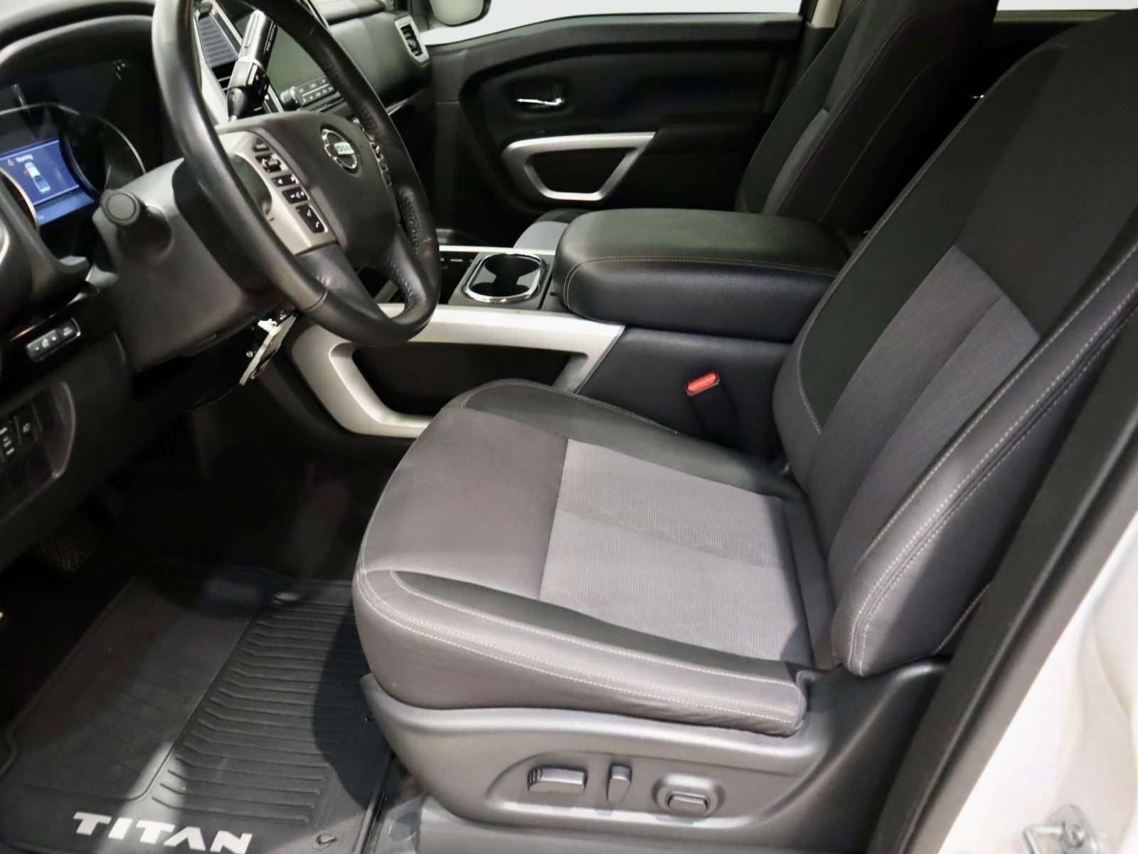 Used 2021 Nissan Titan SV w/ SV Convenience Package AWD/4WD image 17