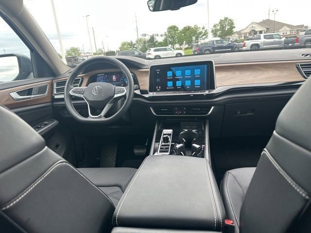 Used 2024 Volkswagen Atlas SE image 21