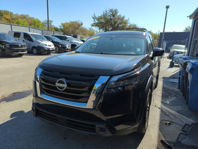 Certified 2025 Nissan Pathfinder SV image 5