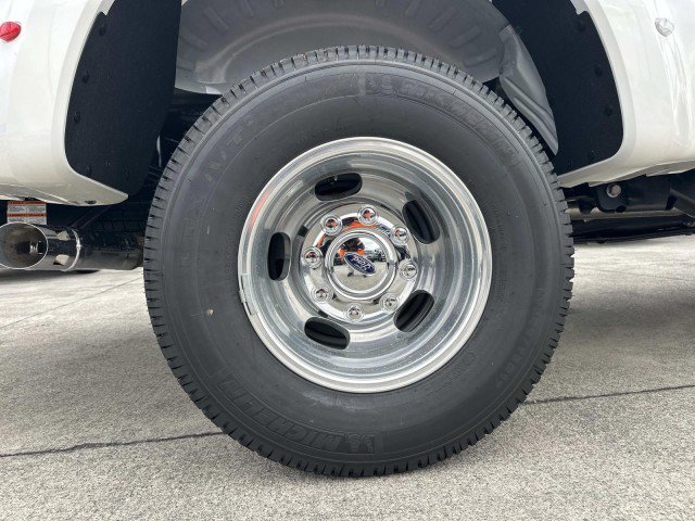 New 2026 Ford F350 Platinum w/ Platinum Plus Package AWD/4WD image 17