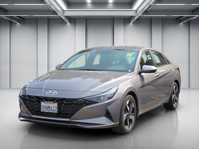 Used 2023 Hyundai Elantra SEL w/ Convenience Package FWD image 3