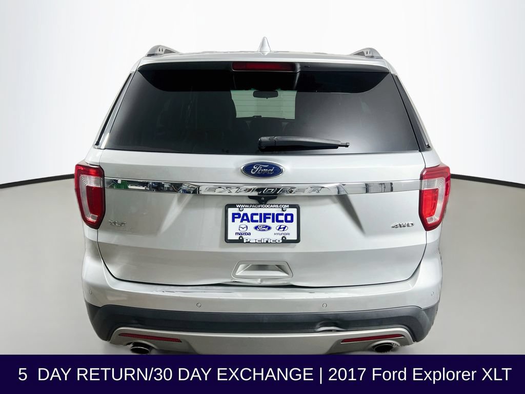 Used 2017 Ford Explorer XLT w/ Equipment Group 202A AWD/4WD image 7