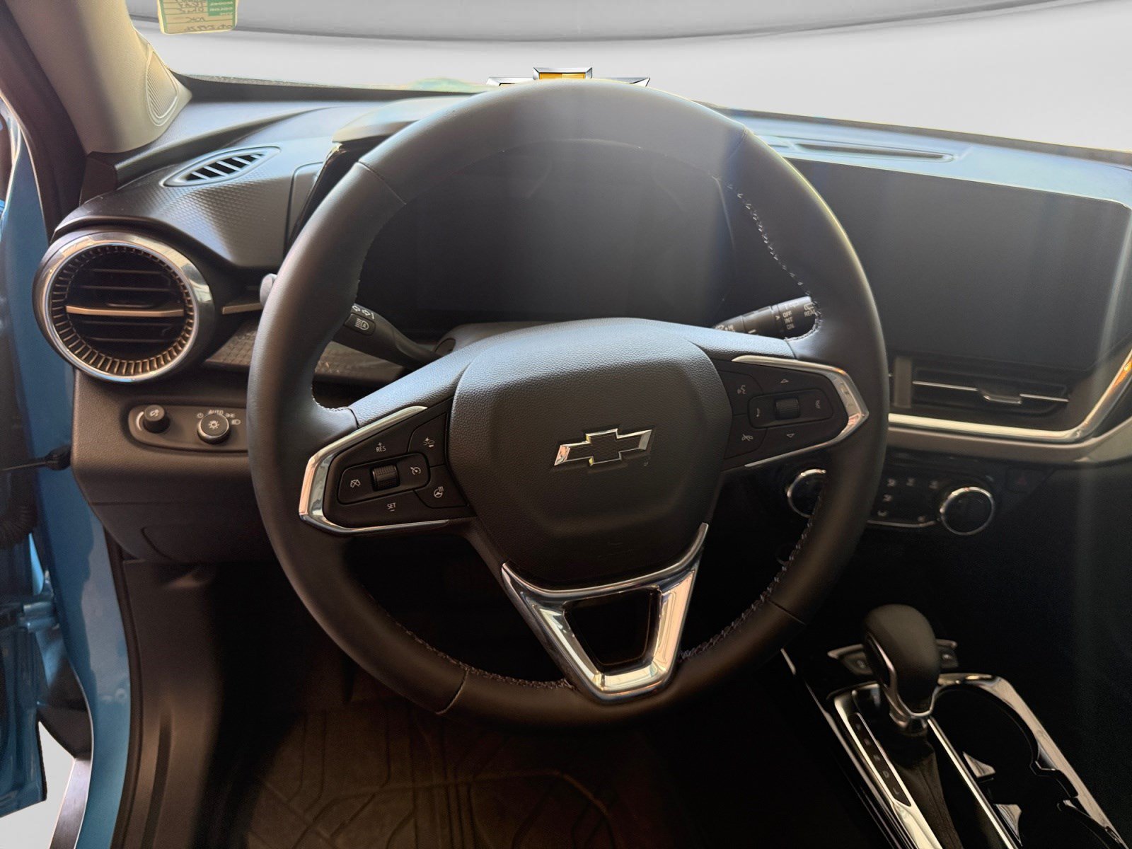 Used 2025 Chevrolet Trax ACTIV w/ Driver Confidence Package FWD image 23