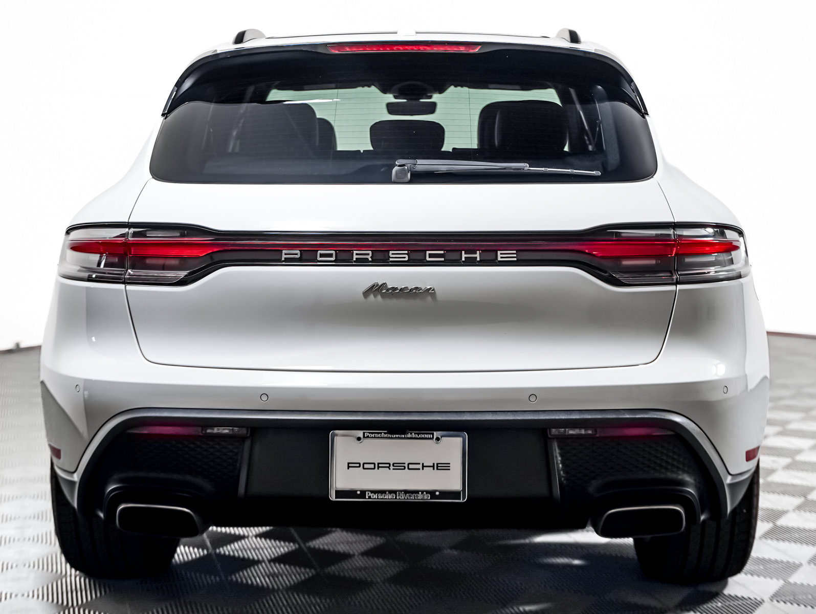 Certified 2023 Porsche Macan AWD/4WD image 11