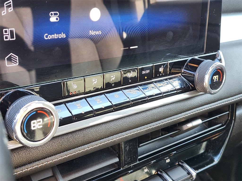 Used 2024 Chevrolet Colorado LT w/ LT Convenience Package II image 21