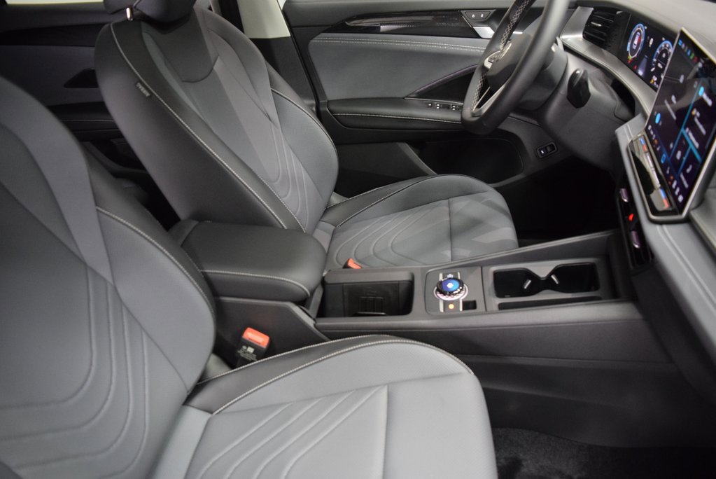 New 2025 Volkswagen Tiguan SE image 7