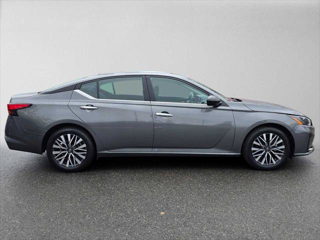 Used 2025 Nissan Altima 2.5 SV FWD image 2