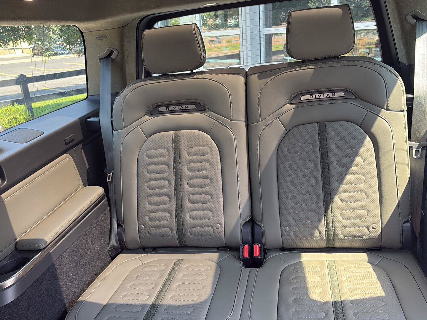 Used 2024 Rivian R1S Adventure AWD/4WD image 20
