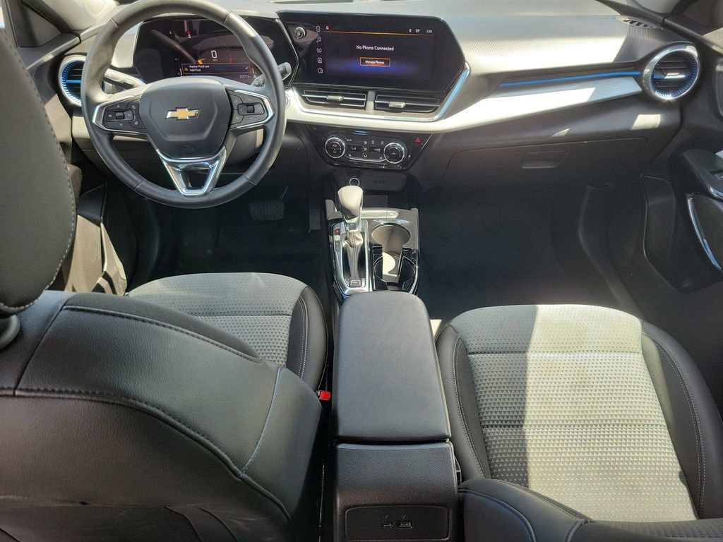 Used 2025 Chevrolet Trax LT w/ LT Convenience Package FWD image 12