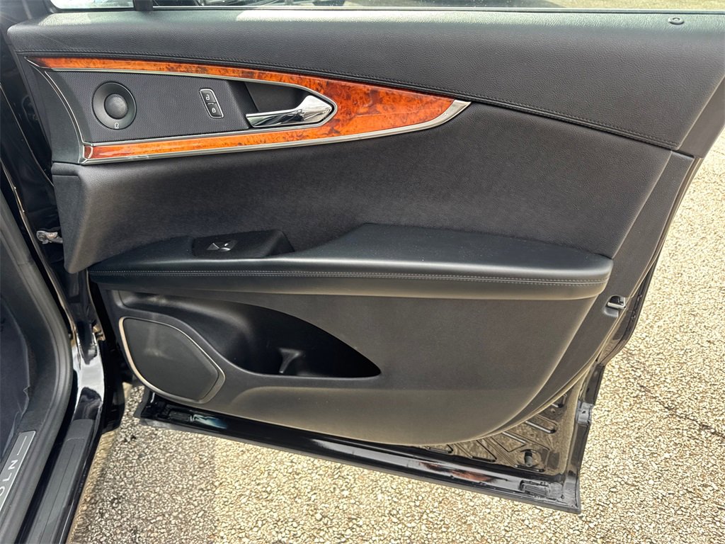 Used 2019 Lincoln Nautilus Reserve image 14