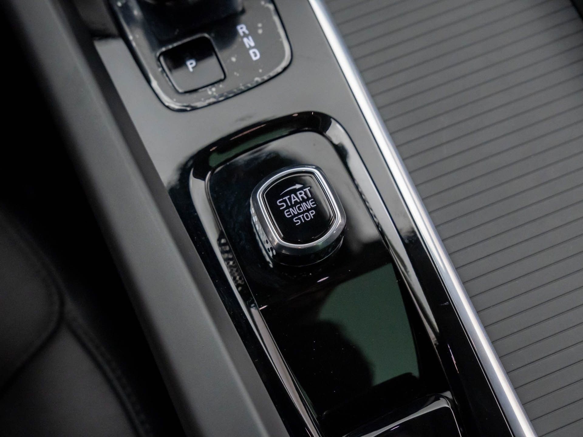 Used 2025 Volvo XC60 B5 Core w/ Protection Package Premier image 19