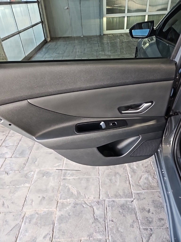 Used 2023 Hyundai Elantra Limited image 20