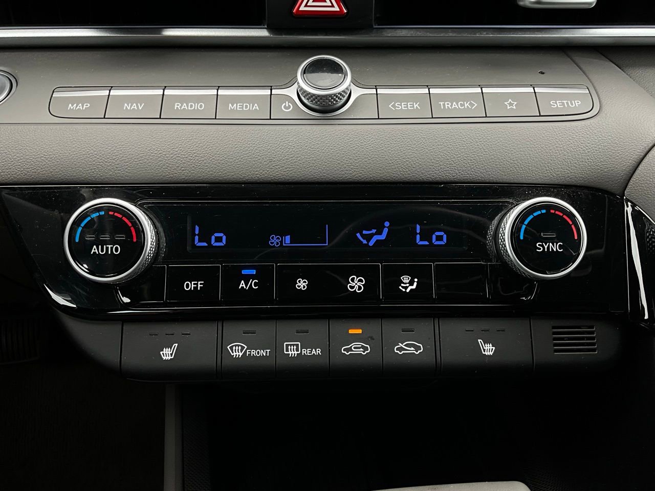 Used 2025 Hyundai Elantra SEL image 27