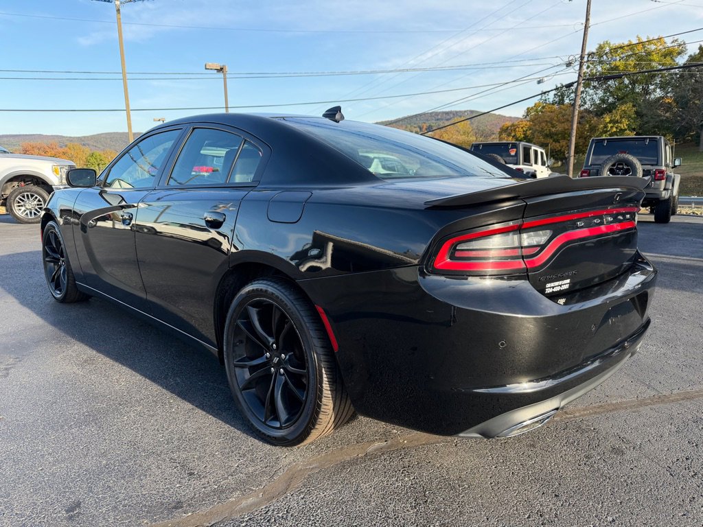 Used 2018 Dodge Charger SXT Plus w/ Blacktop Package image 7