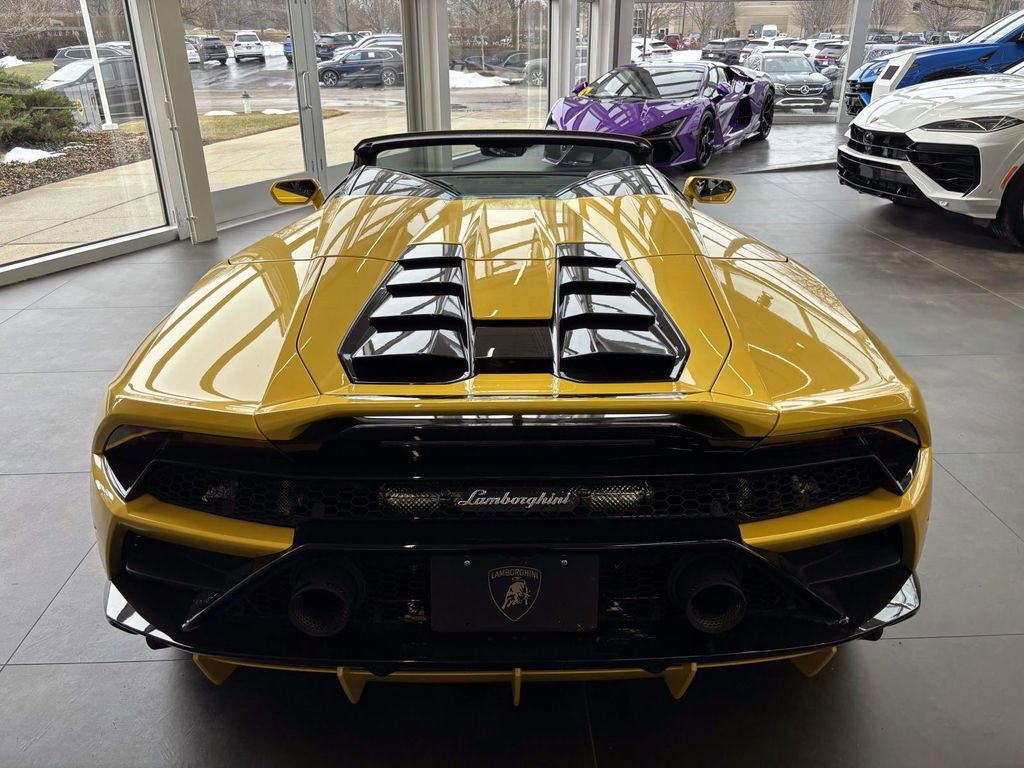 Used 2024 Lamborghini Huracan EVO image 5