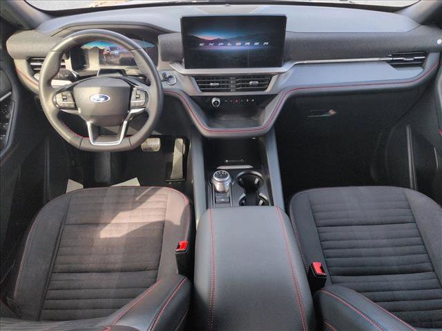 Certified 2025 Ford Explorer ST-Line w/ ST-Line Street Pack image 17