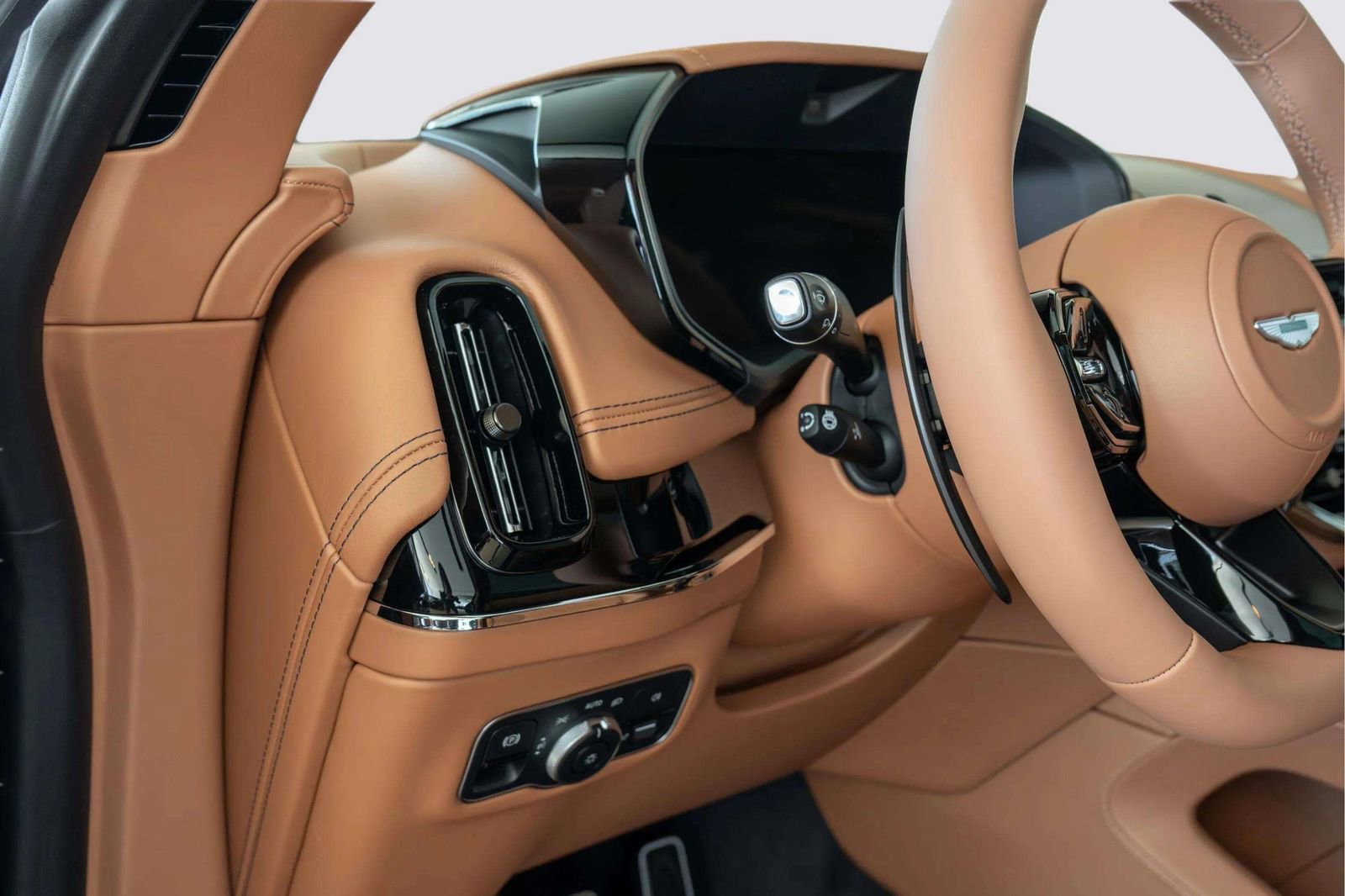 New 2026 Aston Martin DBX S AWD/4WD image 31