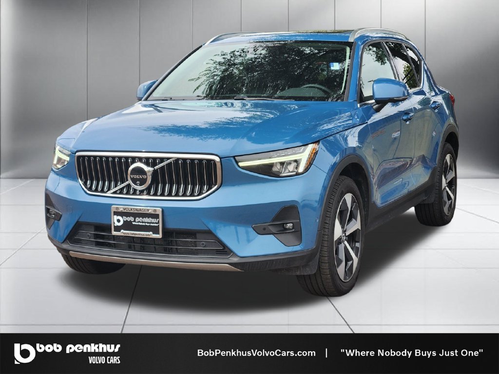 Used 2025 Volvo XC40 B5 Plus AWD/4WD image 23