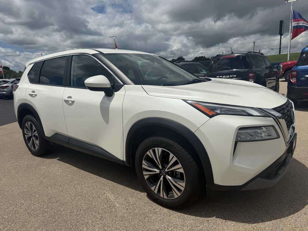 Used 2023 Nissan Rogue SV image 2