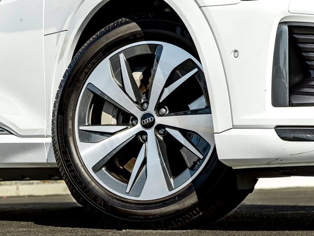 Used 2024 Audi Q8 e-tron Premium Plus w/ Premium Plus Package AWD/4WD image 12