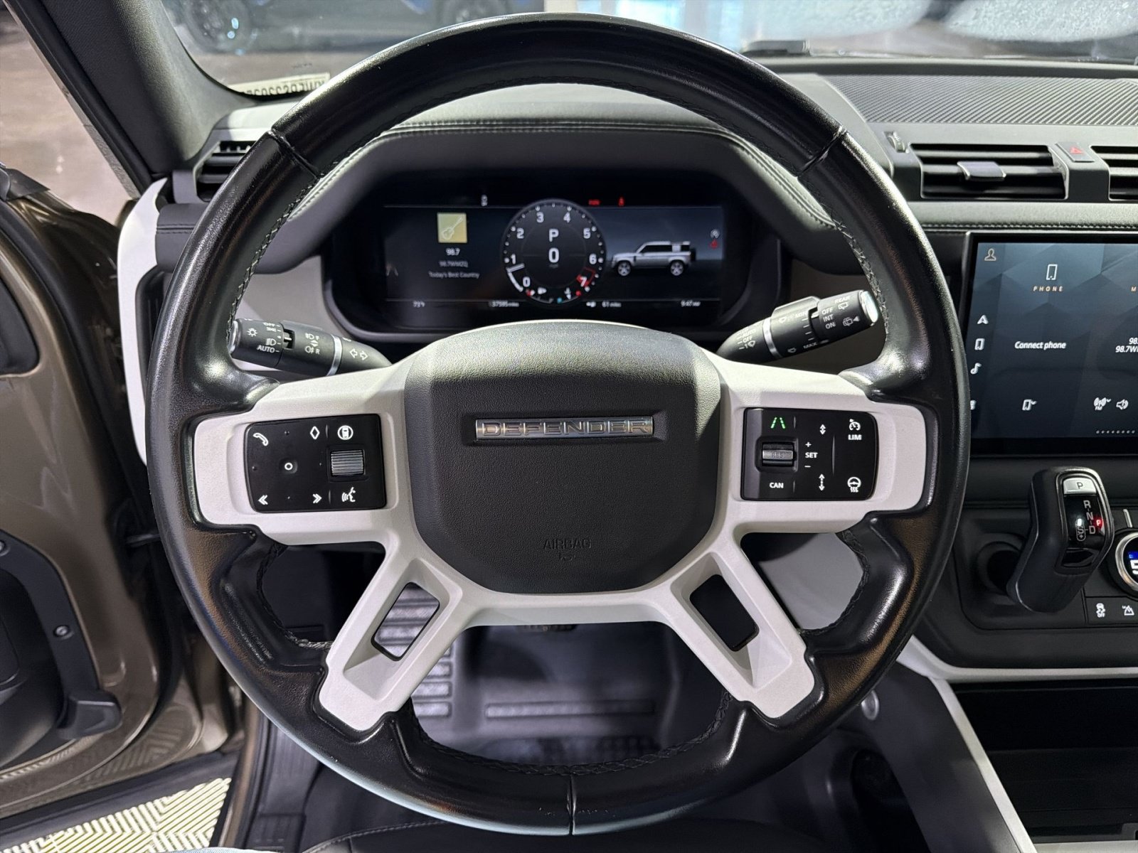 Used 2025 Land Rover Defender 110 S AWD/4WD image 27