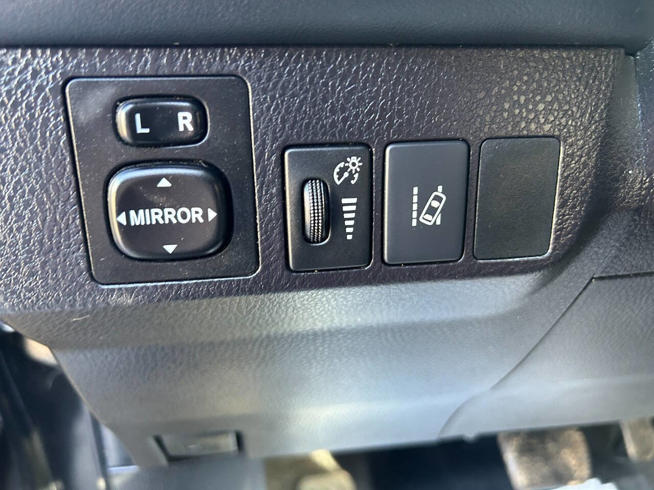 Used 2016 Toyota RAV4 Limited image 23