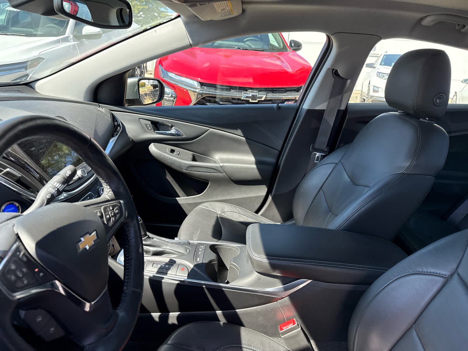 Used 2017 Chevrolet Volt Premier w/ Driver Confidence II Package FWD image 9