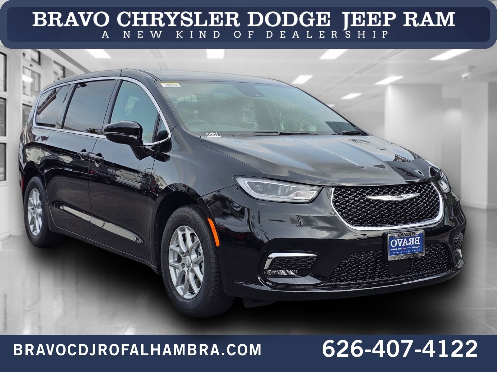 New 2026 Chrysler Pacifica Select image 1