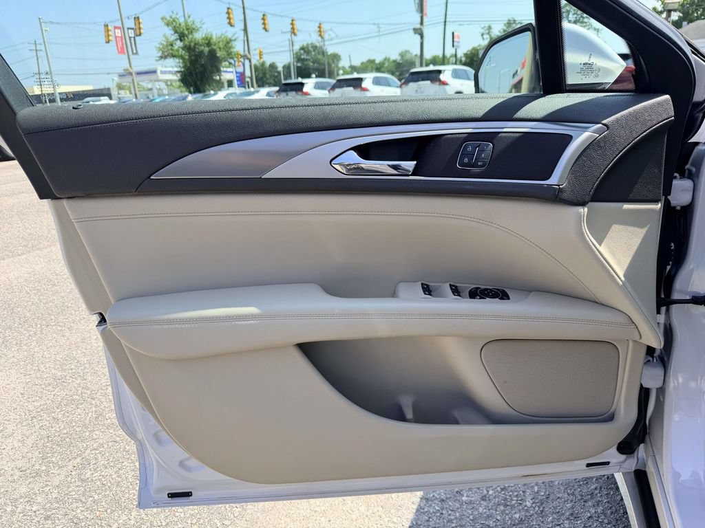 Used 2020 Lincoln MKZ w/ Convenience Package FWD image 17