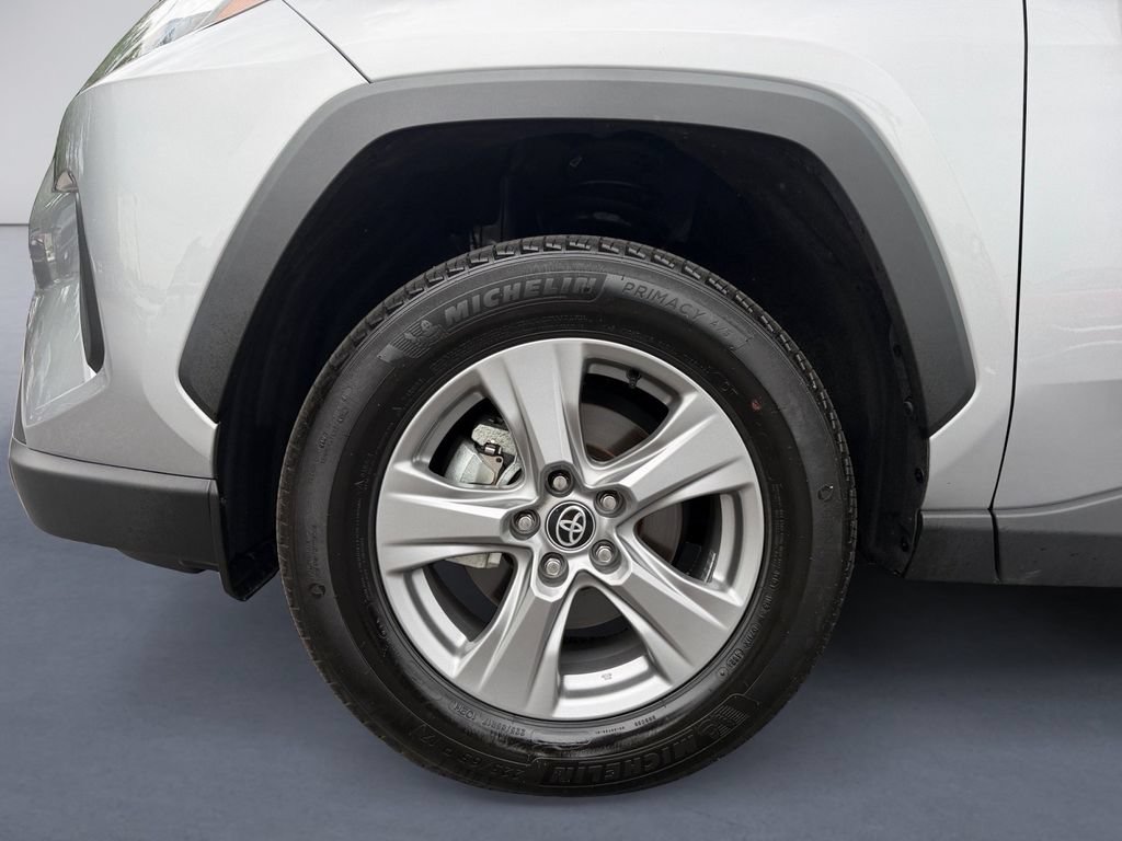 Used 2025 Toyota RAV4 XLE AWD/4WD image 9