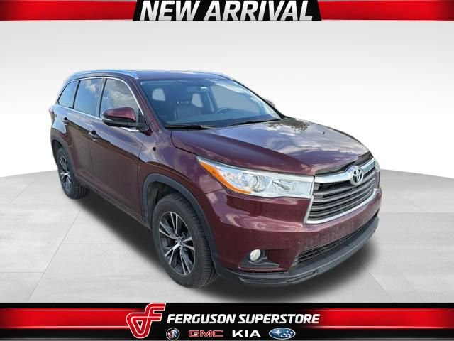 Used 2016 Toyota Highlander XLE image 1