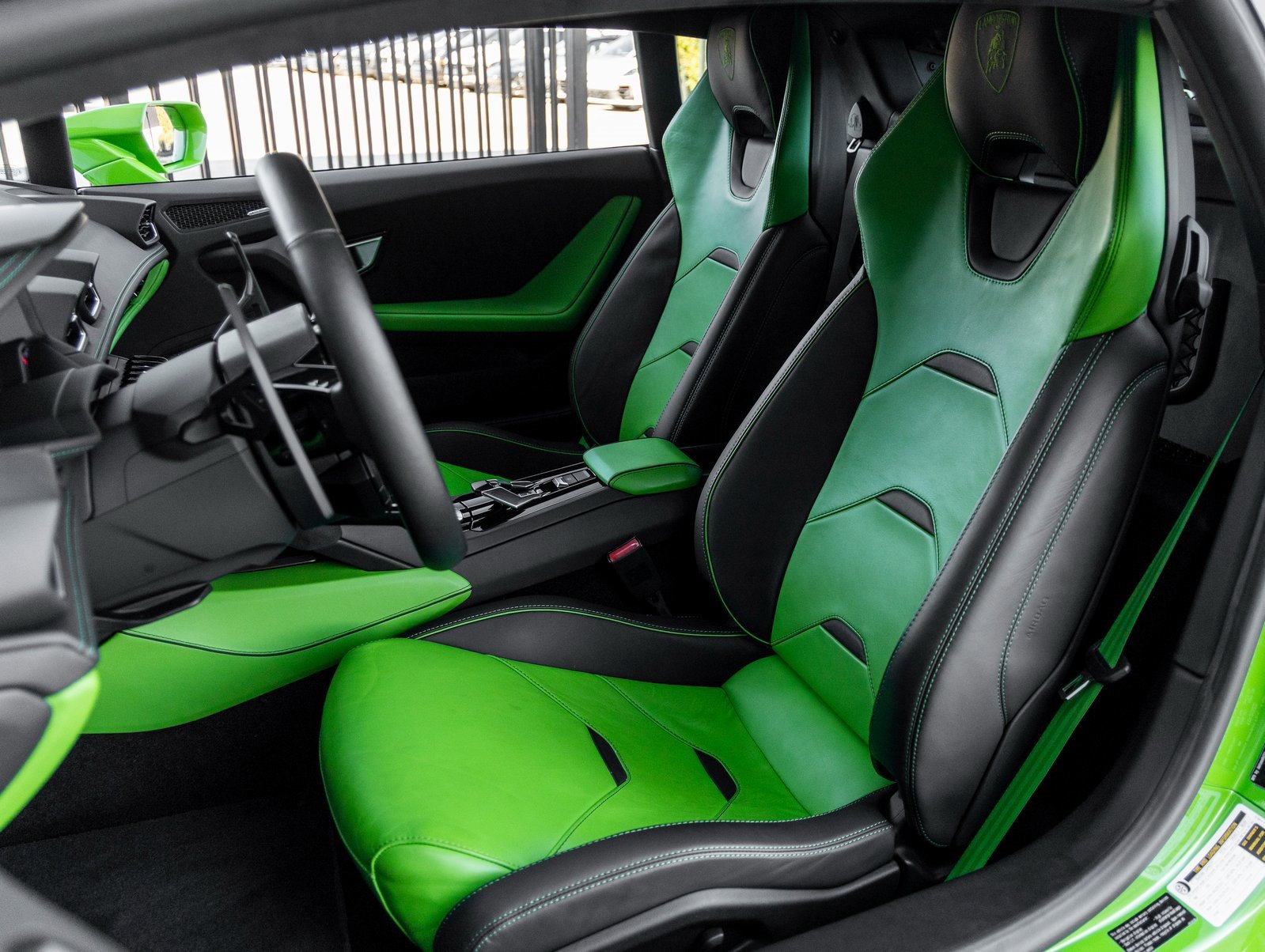 Used 2023 Lamborghini Huracan EVO image 25