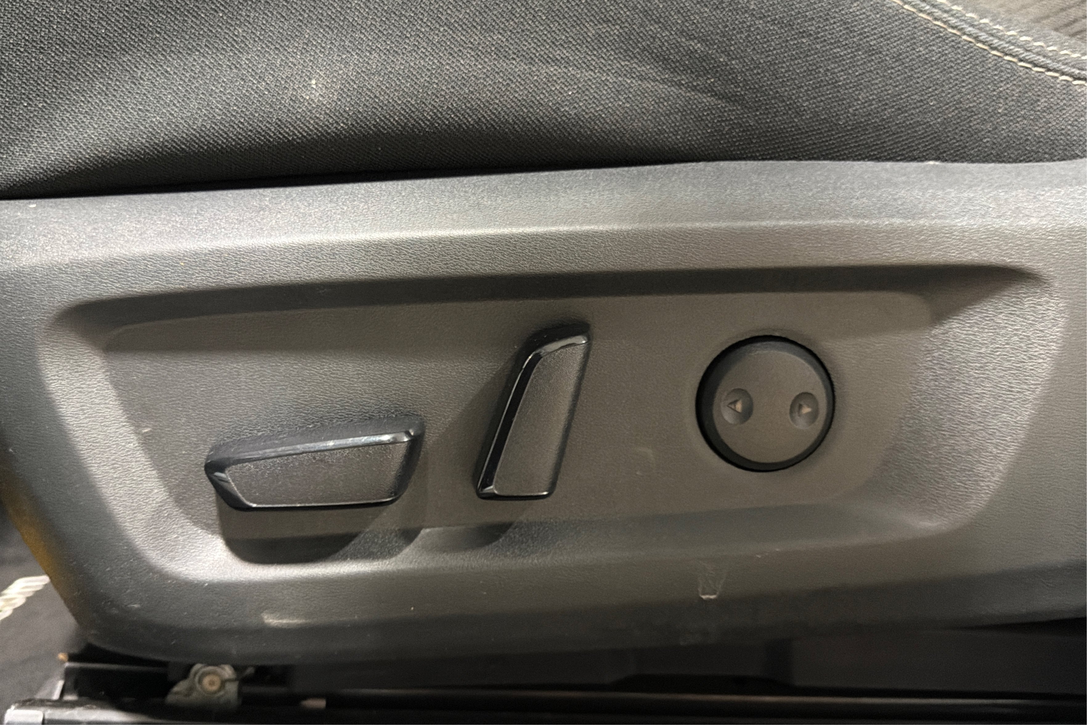 Used 2023 Nissan Rogue SV AWD/4WD image 18