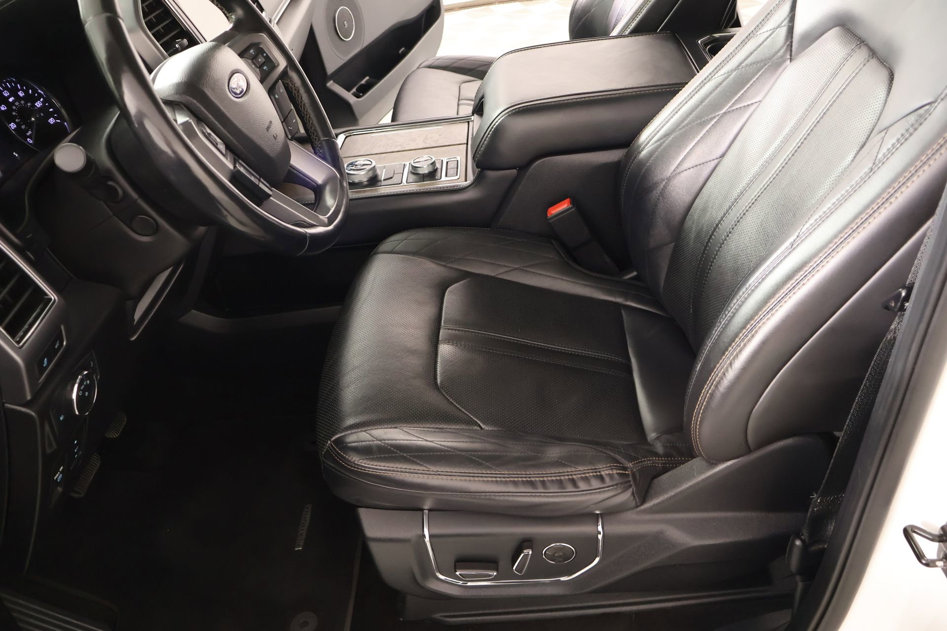 Used 2021 Ford Expedition Platinum image 12